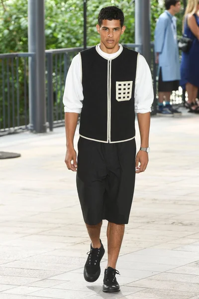 Look 15